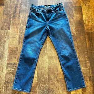 Women's Levis Classic Straight Short Jean Size 28 S